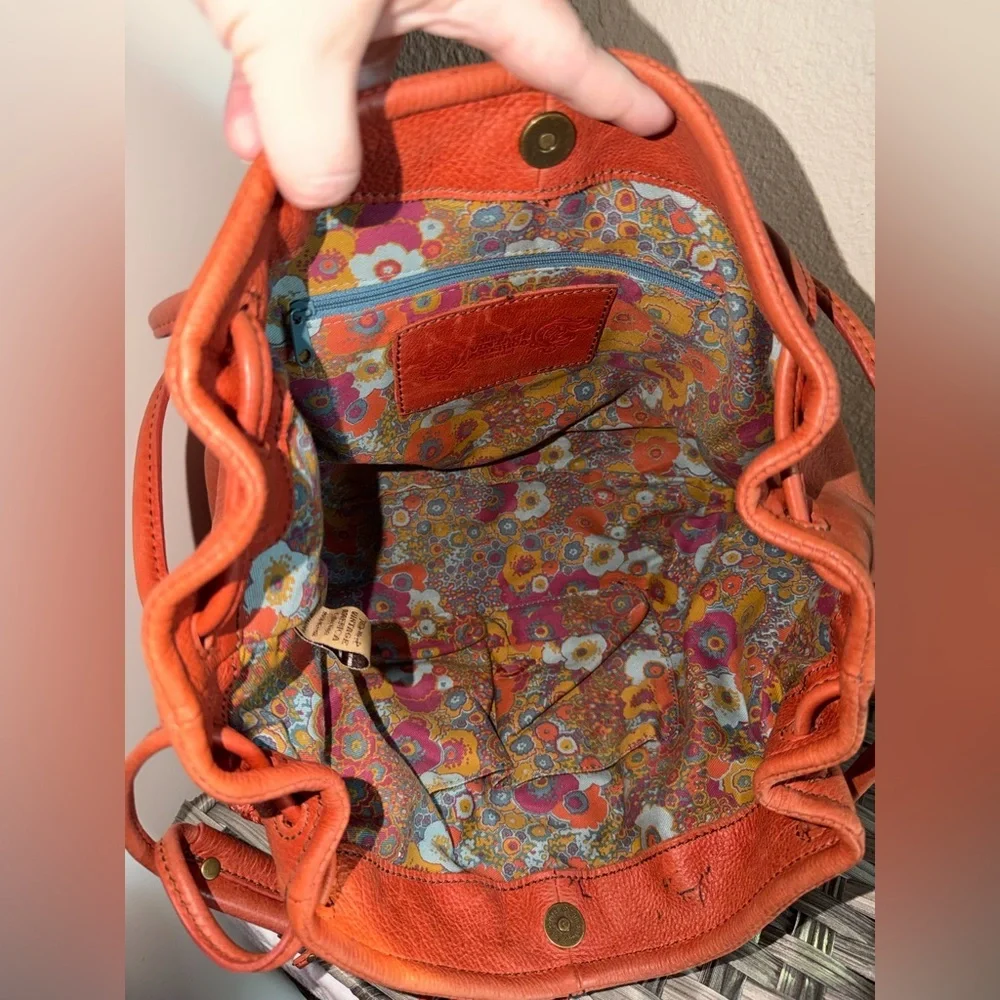 Nine West Vintage America Rust Leather Drawstring Shoulder Bag Floral Lining - Picture 13 of 16